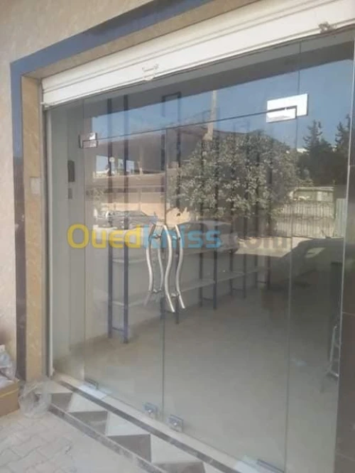   vitrine et séparation verre+Armoire 