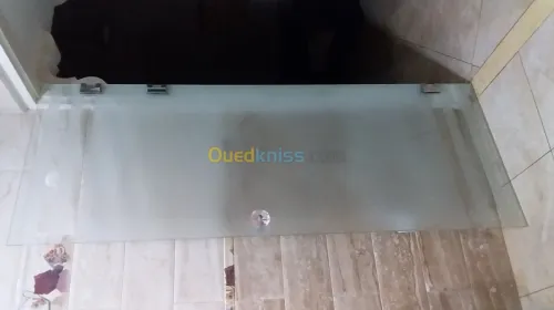   vitrine et séparation verre+Armoire 