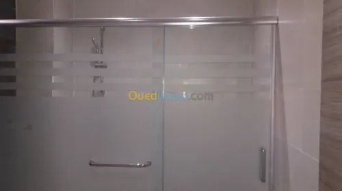   vitrine et séparation verre+Armoire 