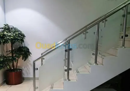   vitrine et séparation verre+Armoire 