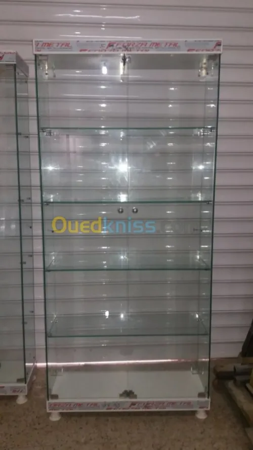   vitrine et séparation verre+Armoire 