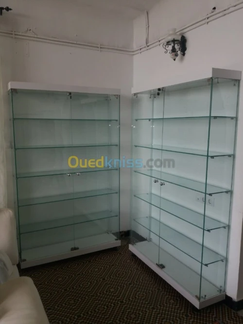   vitrine et séparation verre+Armoire 