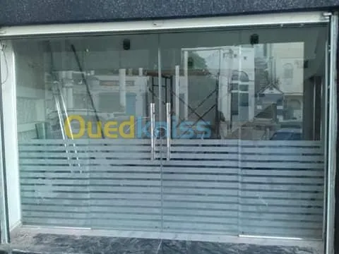   vitrine et séparation verre+Armoire 