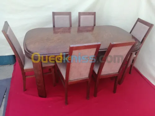 Fabricant de chaises et table