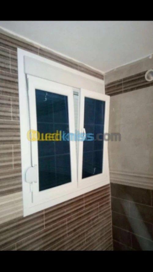 montage de vitrine de grand façade