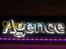 Enseigne lumineuse et publicité