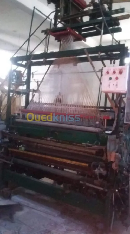 Machine a tisser pour tapis plastique 