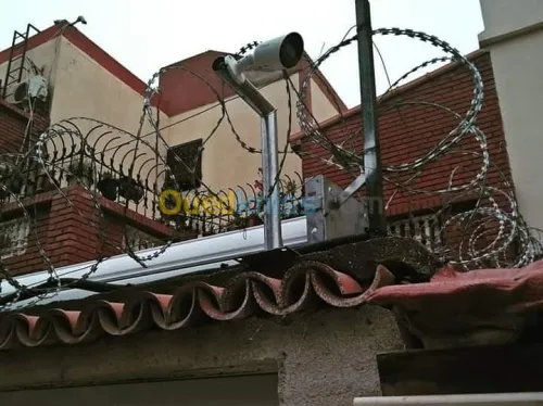 Camera de surveillance et système d'al