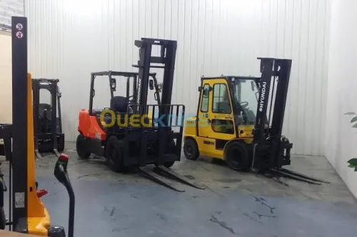 كراء آلات وعربات ورافعات