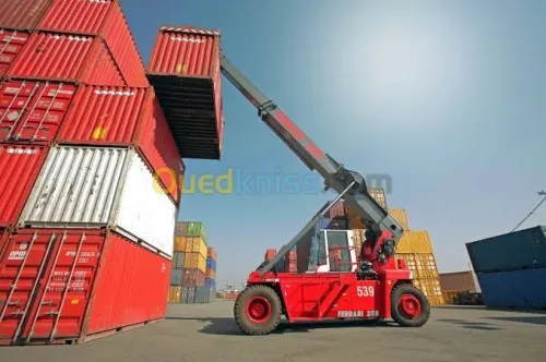 كراء آلات وعربات ورافعات