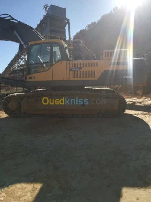 Location pelle sur chenille