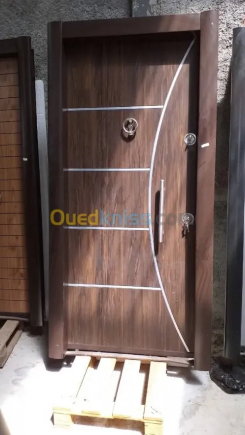 FABRICATION DE PORTES