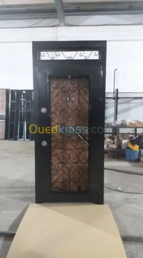 FABRICATION DE PORTES