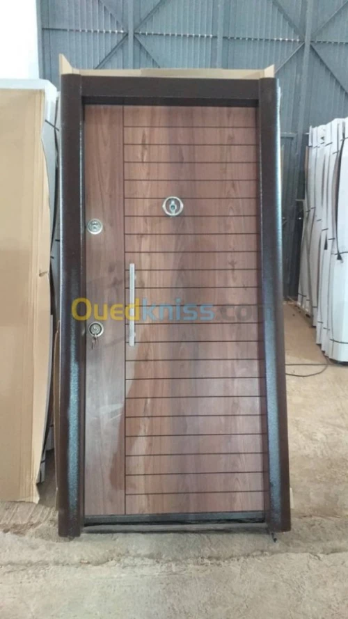 FABRICATION DE PORTES