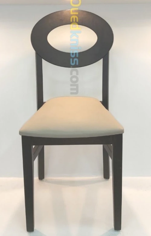 CHAISE ET TABLE POUR CAFETERIAS 