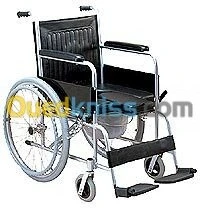 fauteuil roulant avec toilette et chaise toilette