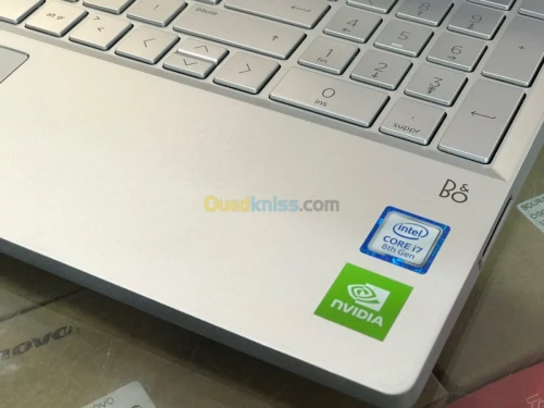 HP PAVILION i7 8ém 16G SSD HDD MX150