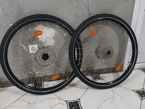 دراجة سفر المانيةVélo trekking VSF Fahrradmanufaktur T-700 - Alfine    + اكسيسوار accessoires vélo  كامل التجهيزات  صاكوش قيدون  صاكوش اريار 25 جدد  روض 28  لي بورت بقاج  الاغواط  0663947616