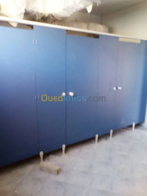 CLOISONS AMOVIBLES ET CABINE SANITAIRE