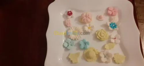 réalisation de fleurs en pate a sucre 
