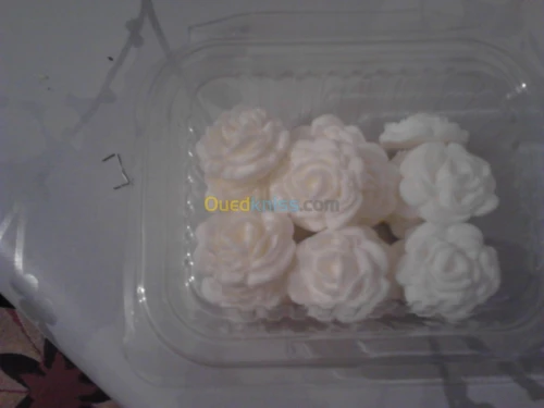 réalisation de fleurs en pate a sucre 