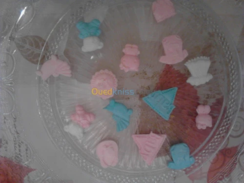 réalisation de fleurs en pate a sucre 