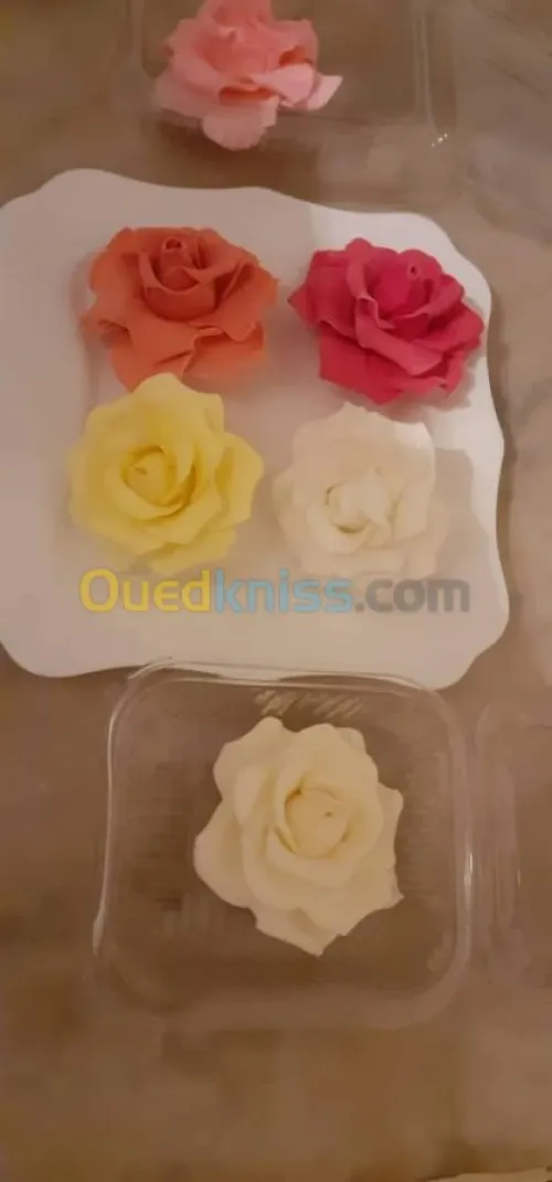 réalisation de fleurs en pate a sucre 