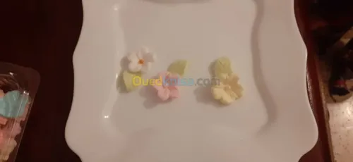 réalisation de fleurs en pate a sucre 