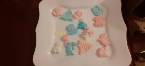 réalisation de fleurs en pate a sucre 