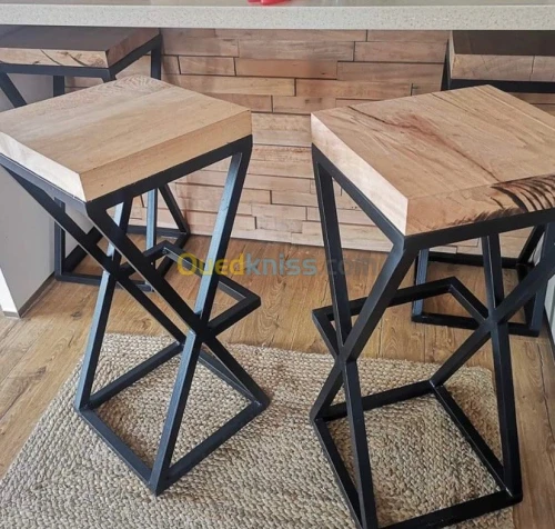 Table gigogne / table simple / 