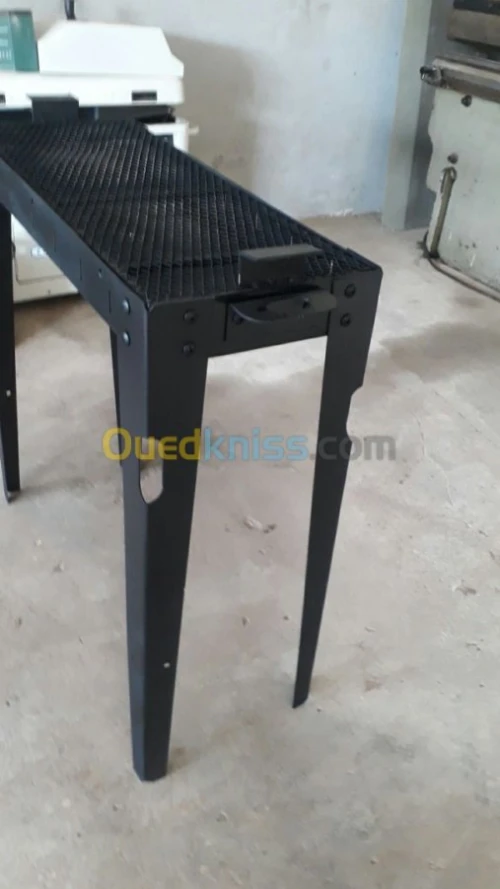 Table gigogne / table simple / 