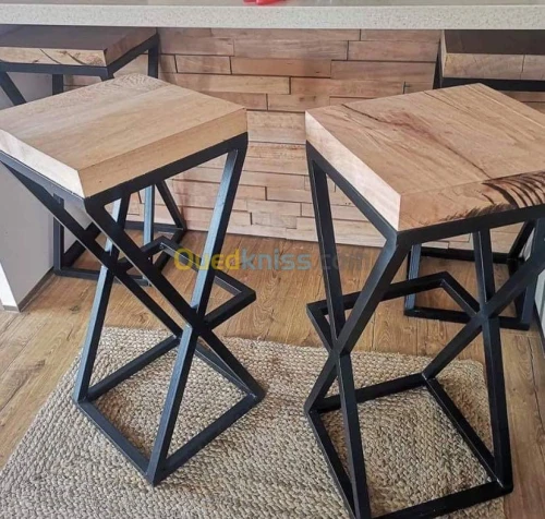 Table gigogne / table simple / 