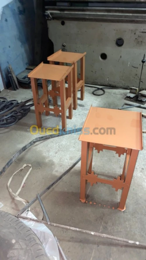 Table gigogne / table simple / 