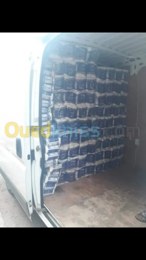CHERCHE DES DISTRIBUTEURS