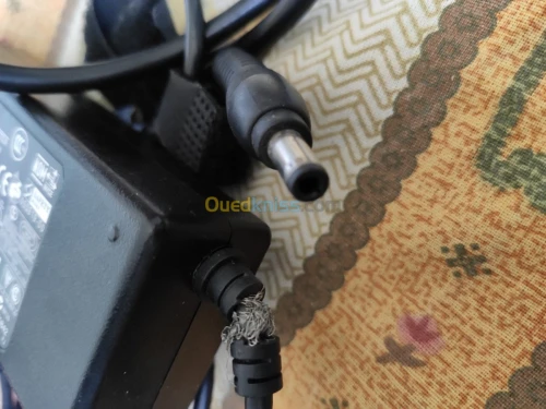 VEND CHARGEUR TOSHIBA ORIGINAL