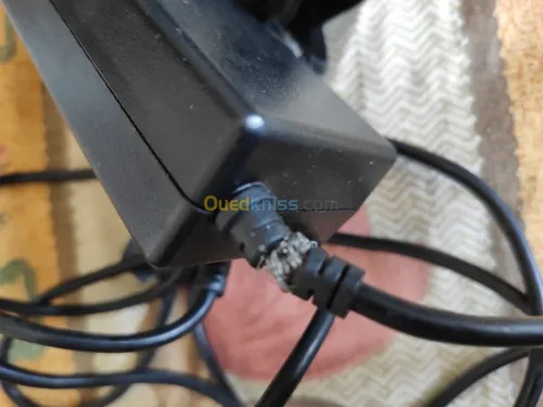 VEND CHARGEUR TOSHIBA ORIGINAL