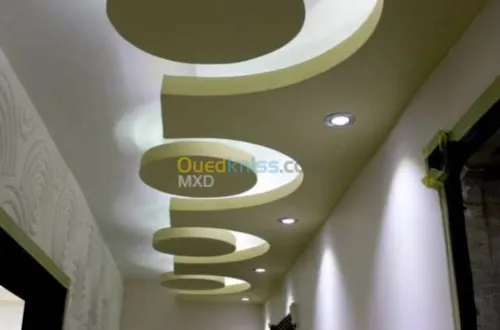 Décoration place de plâtre et pvc