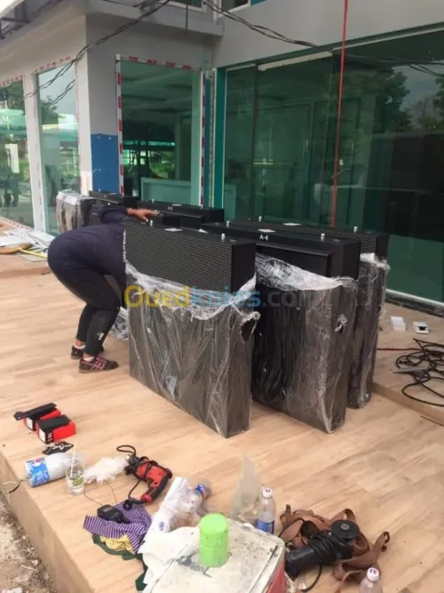  Panneau d'affichage LED شاشات اشهارية