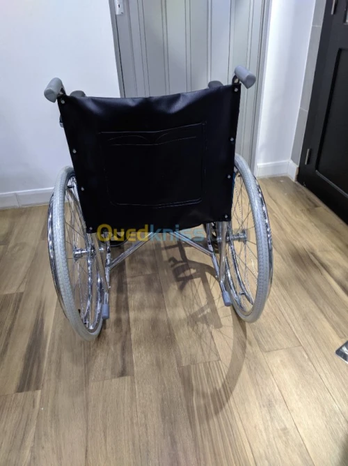 FAUTEUIL ROULANT NOIR PENU GONFLABLE 