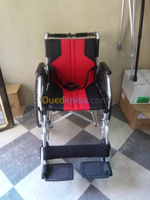 FAUTEUIL ROULANT DE LUXE ROUGE 
