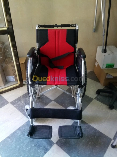 FAUTEUIL ROULANT DE LUXE ROUGE 