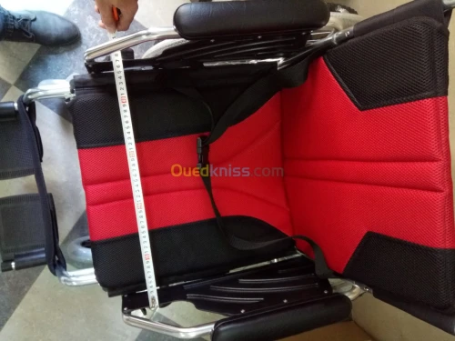 FAUTEUIL ROULANT DE LUXE ROUGE 