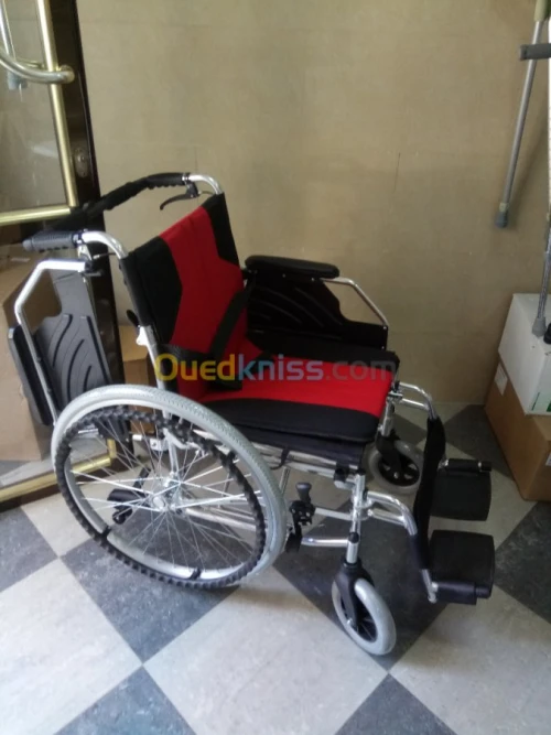 FAUTEUIL ROULANT DE LUXE ROUGE 