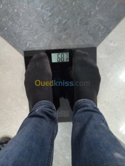 pèse personne électronique ☆☆ OMRON ☆☆