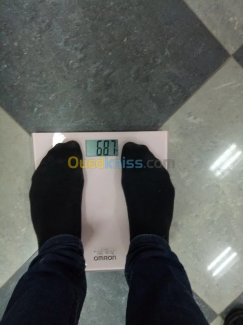 pèse personne électronique ☆☆ OMRON ☆☆
