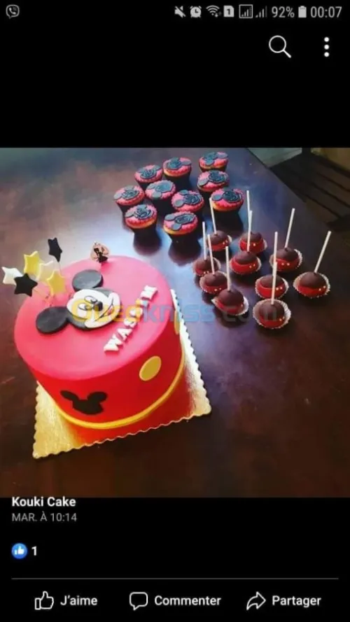 Gateaux et tarte d'anniversaire