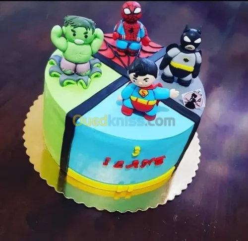 Gateaux et tarte d'anniversaire