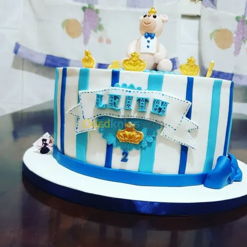 Gateaux et tarte d'anniversaire
