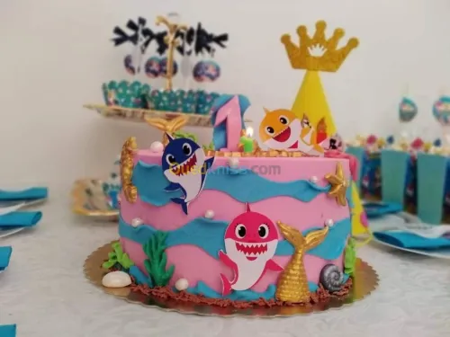 Gateaux et tarte d'anniversaire