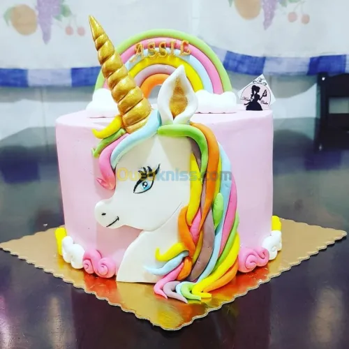 Gateaux et tarte d'anniversaire